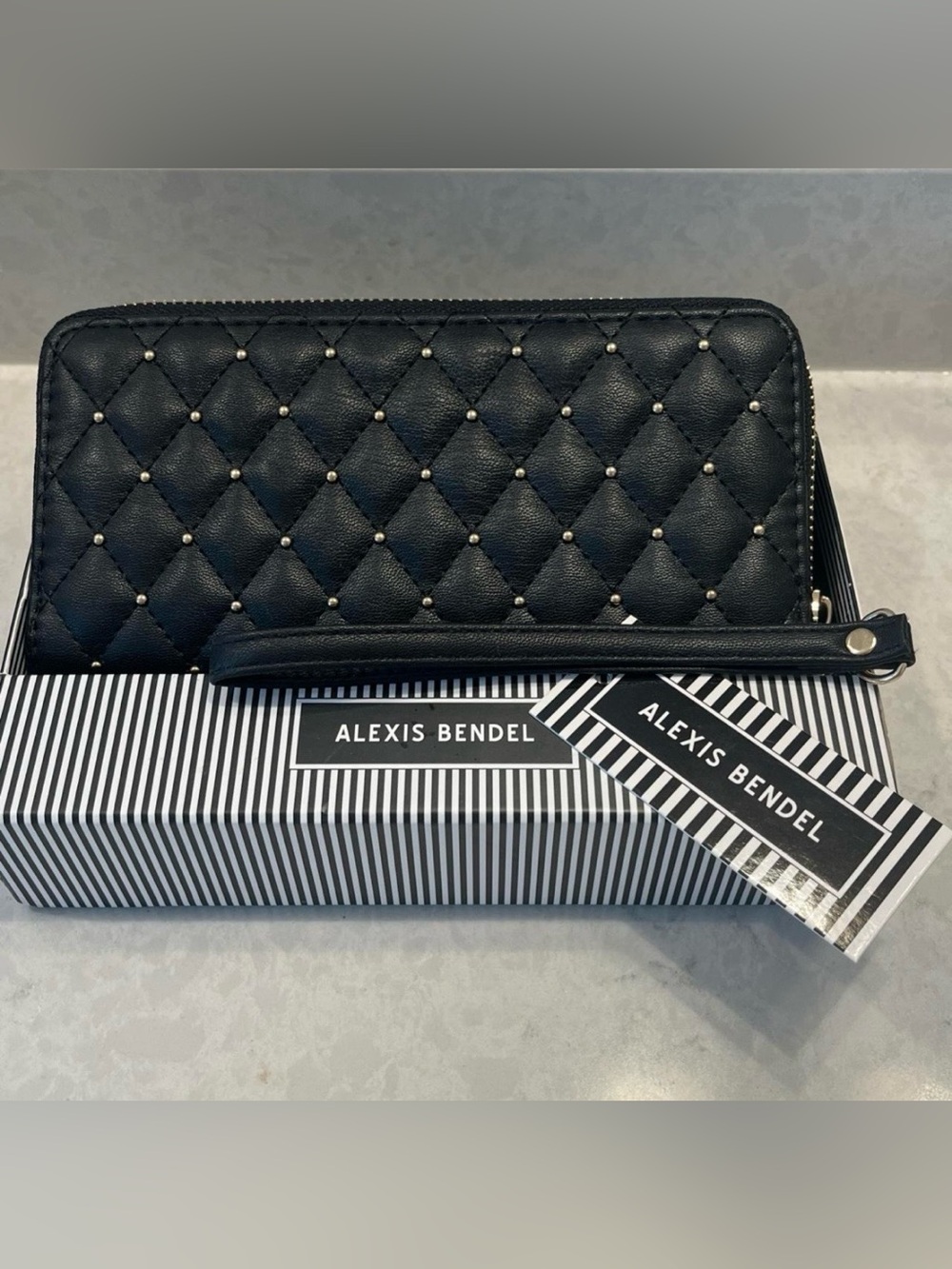 NWT Alexis Bendel Quilted Black Wristlet Wallet